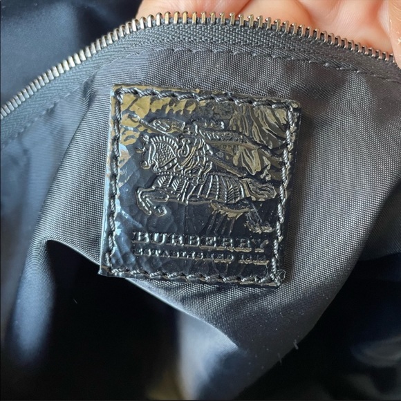 Burberry Victoria Beat Check Nova Tote Bag - Picture 14 of 16